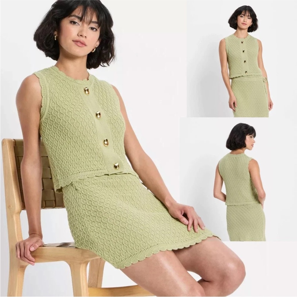 Green Sleeveless Knit Top Gold Buttons XS New Future Collective Crochet Vest New